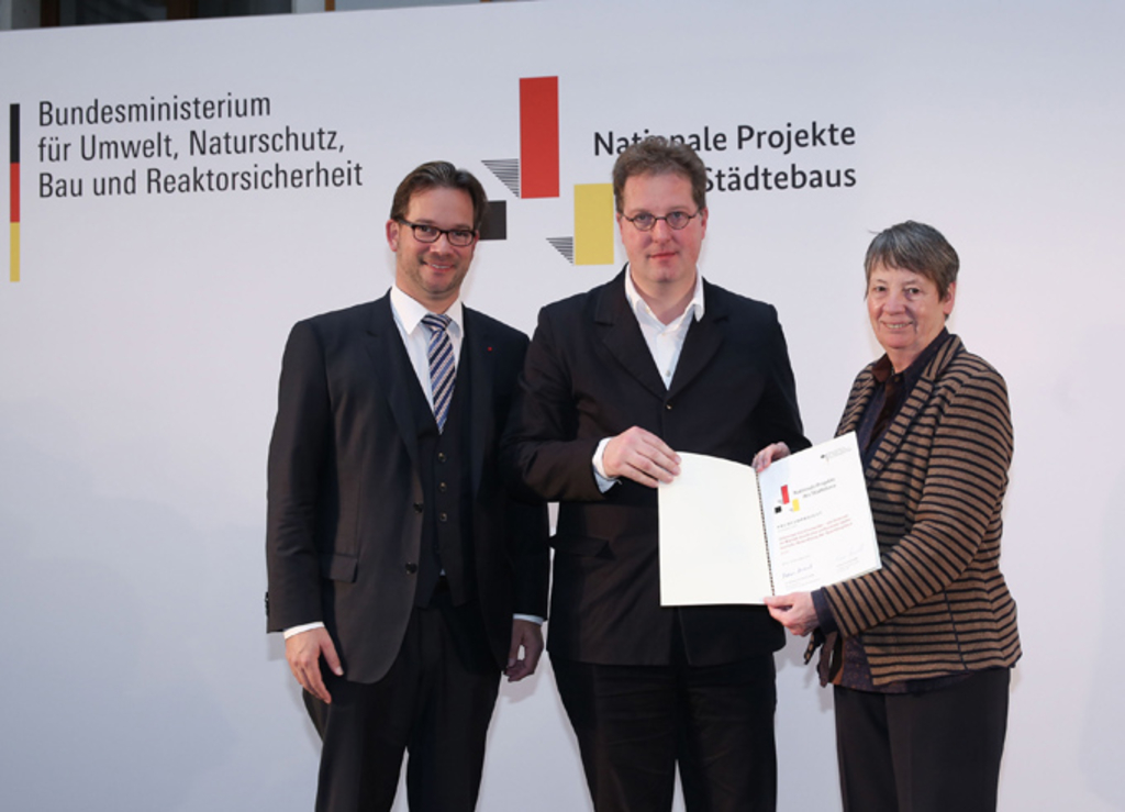 Beigeordneter Höing nimmt Förderurkunde entgegen