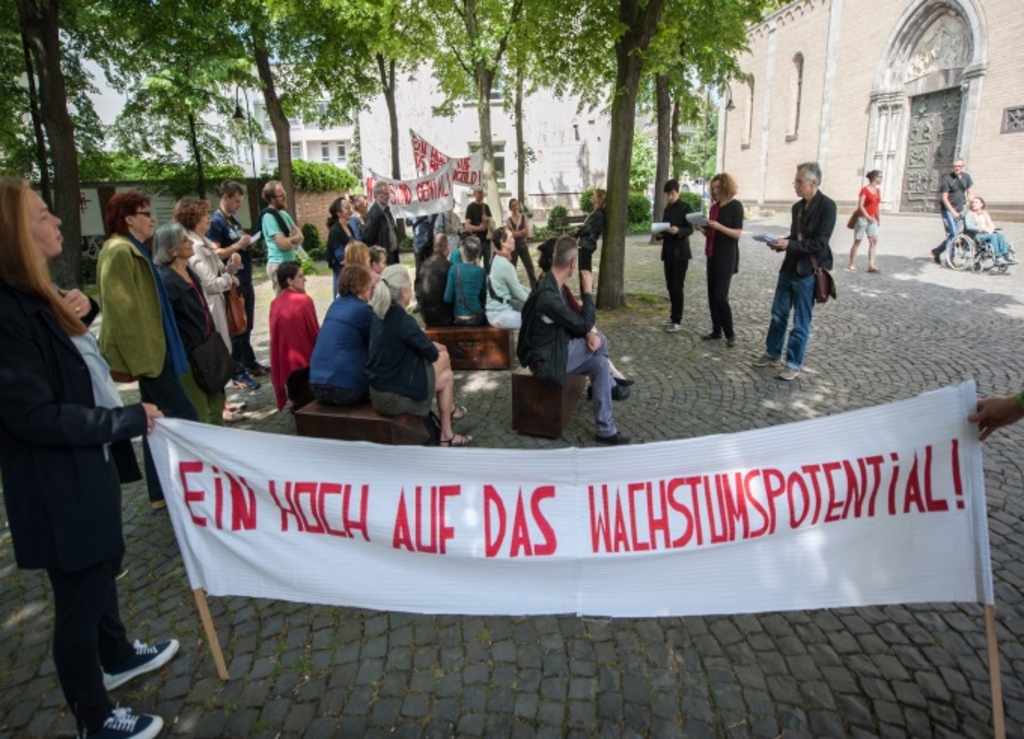 Performativer Sparziergang und Einweihung der Skulptur im Kunibertsviertel