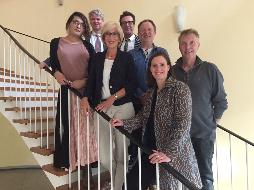 Pouya Arastoo, Rubicon e.V. Dr. Harald Rau, Beigeordneter für Soziales, Integration und Umwelt der Stadt Köln Ursula Adams, Amt für Wohnungswesen der Stadt Köln Michael Schuhmacher und Bernd Holzmüller, Aidshilfe Köln: Susanne Bonnemann, Fachstelle für Lesben, Schwule und Transgender, Stadt Köln Frank Tatas, Aidshilfe Köln