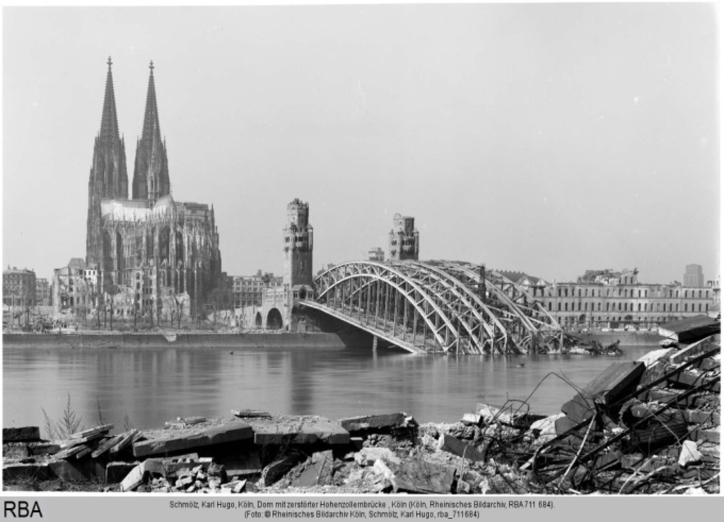 Zerstörte Hohenzollernbrücke