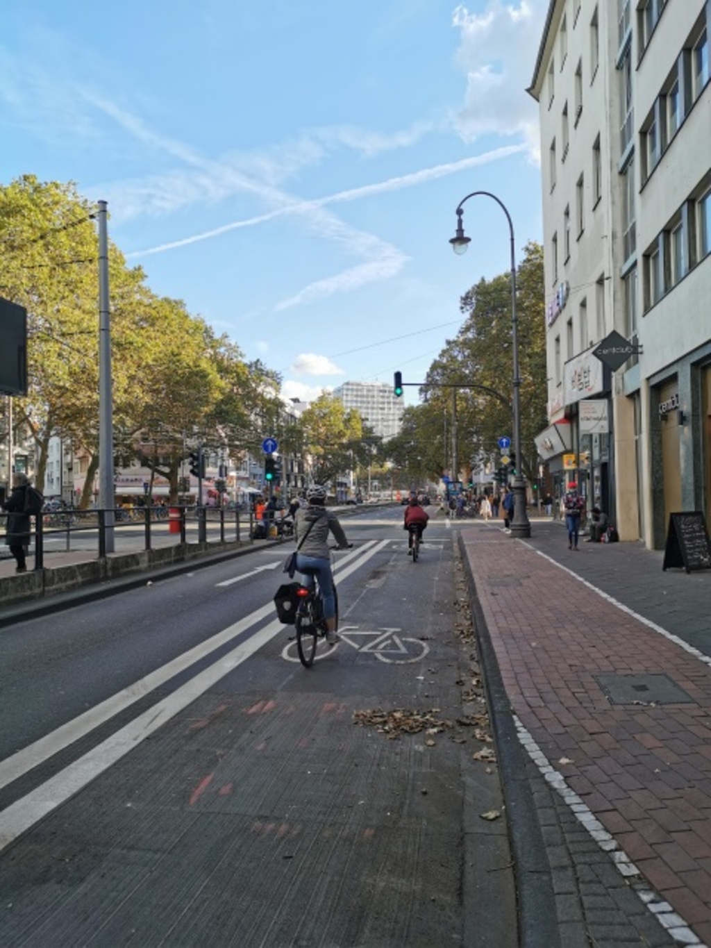 Radfahrstreifen Hohenstaufenring vor Zülpicher Platz