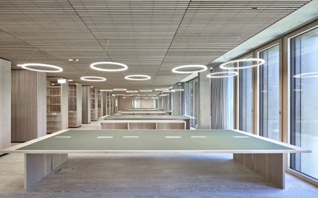 Arbeitstische Lesesaal