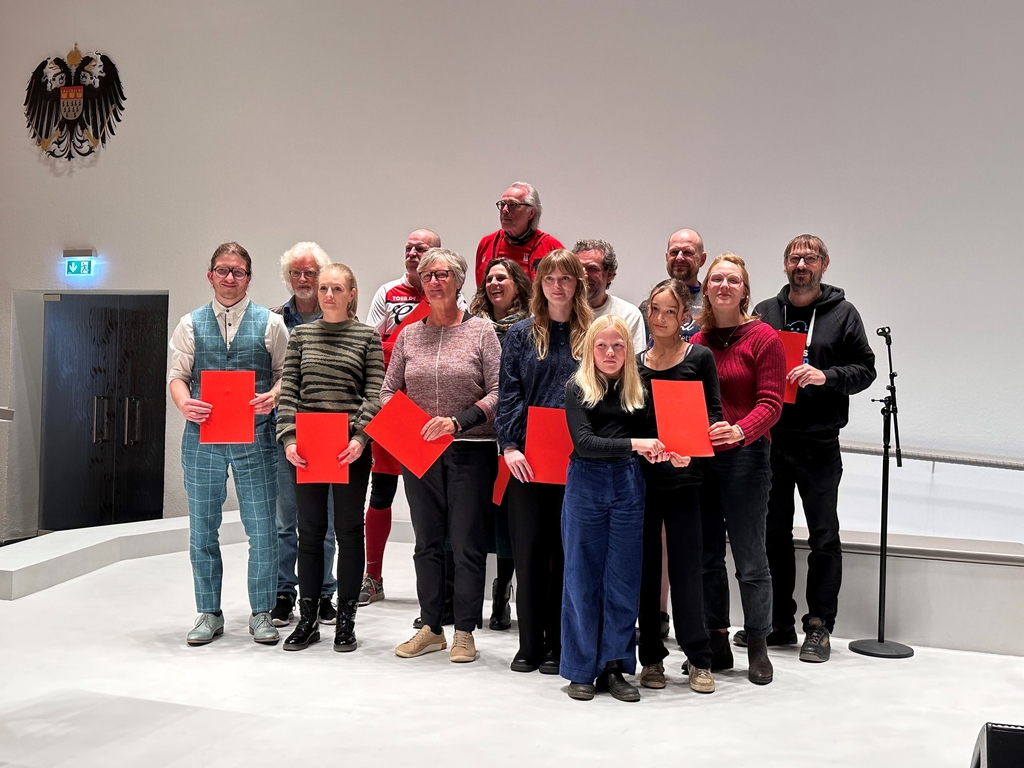 Das Foto zeigt (v.l.n.r.) Mitglieder der Teams "Stadtverwaltung Köln", "Triathlon Steckel", Grüne Köln, ADFC, Universität, "Gesunde Uniklinik", Elisabeth-von-Thüringen Gymnasium, "Ford – Bereit für Morgen" und "Mauenheim radelt“