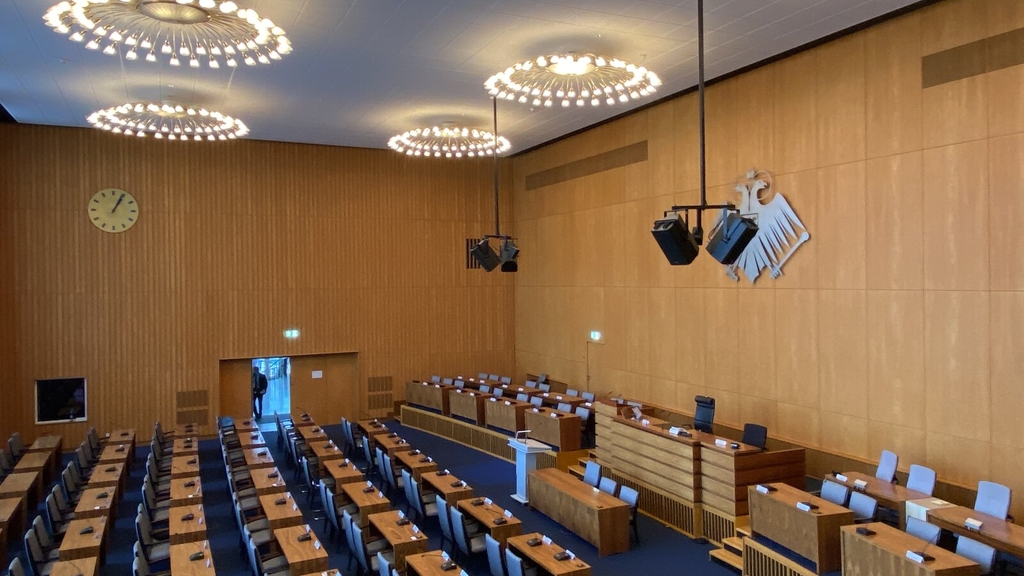 Leerer Ratssaal, Link auf Der Rat der Stadt Köln - Stadt Köln