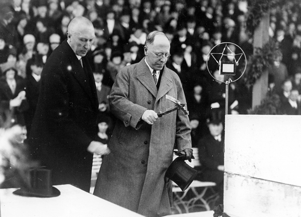 1929: Konrad Adenauer bei der Grundsteinlegung des Neubaus der Universität zu Köln