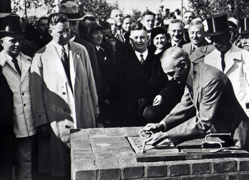 Henry Ford I bei der Grundsteinlegung für das Ford Werk Köln-Niehl, 1930