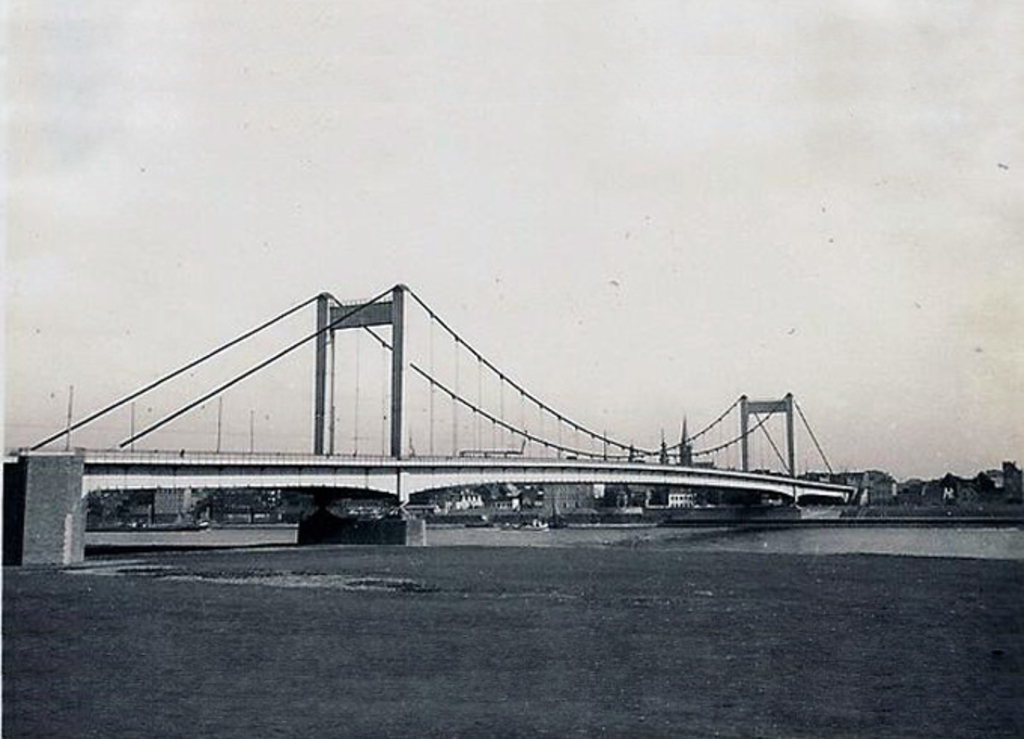 August Sander: Mülheimer Brücke