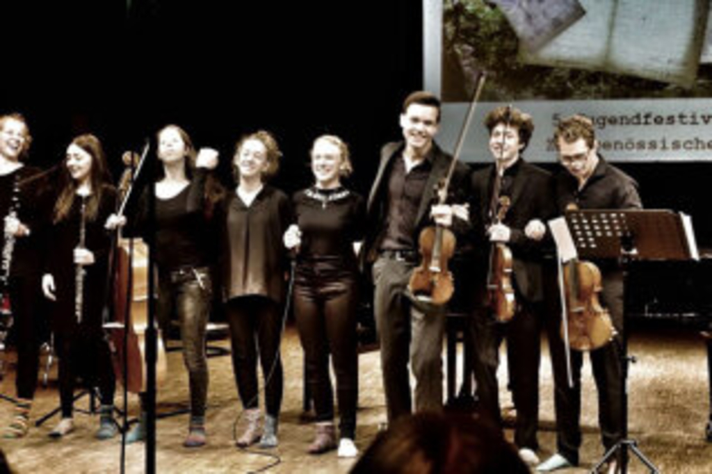 Jugendliche des Ensembles für zeitgenössische Musik der Rheinischen Musikschule Köln bei dem 5. Jugendfestival für zeitgenössische Musik und Tanz "Zett Emm_20_17" am 7.Oktober 2017   , Link auf Jugend-Ensemble für Zeitgenössische Musik "EZM" - Stadt Köln