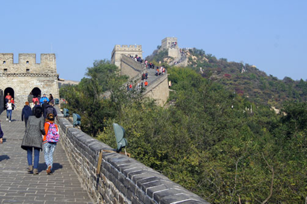 Nach Erholung von den Reisestrapazen besichtigten die Musikerinnen und Musiker eines der bekanntesten Wahrzeichen Chinas, die Chinesische Mauer.