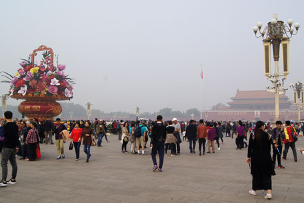Nach drei musikalisch anstrengenden Tagen besichtigt das Orchester den Platz des Himmlischen Friedens.