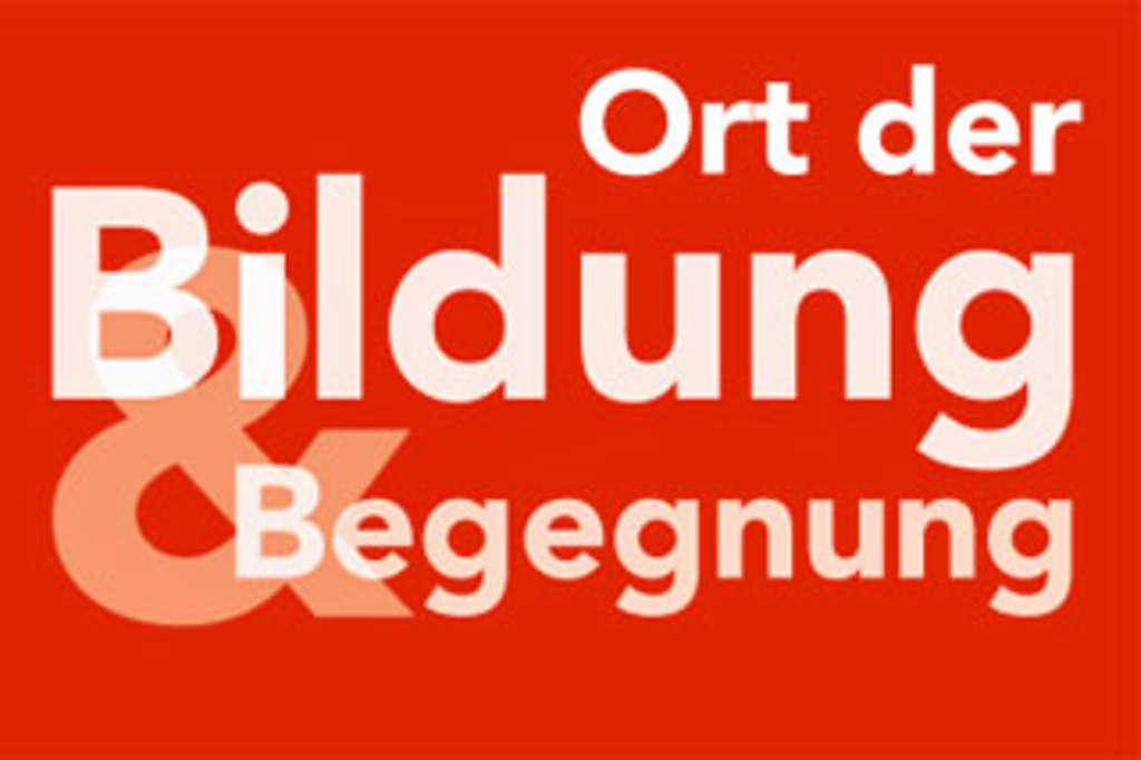 Weiße Schrift auf rotem Grund: Ort der Bildung und Begegnung