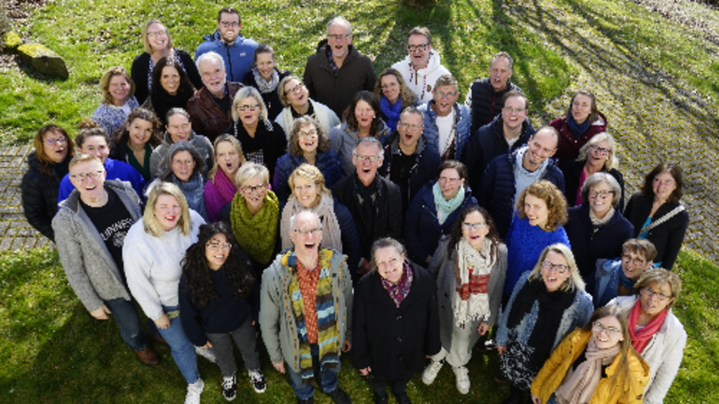 Die Mitglieder von Querbeat von oben fotografiert