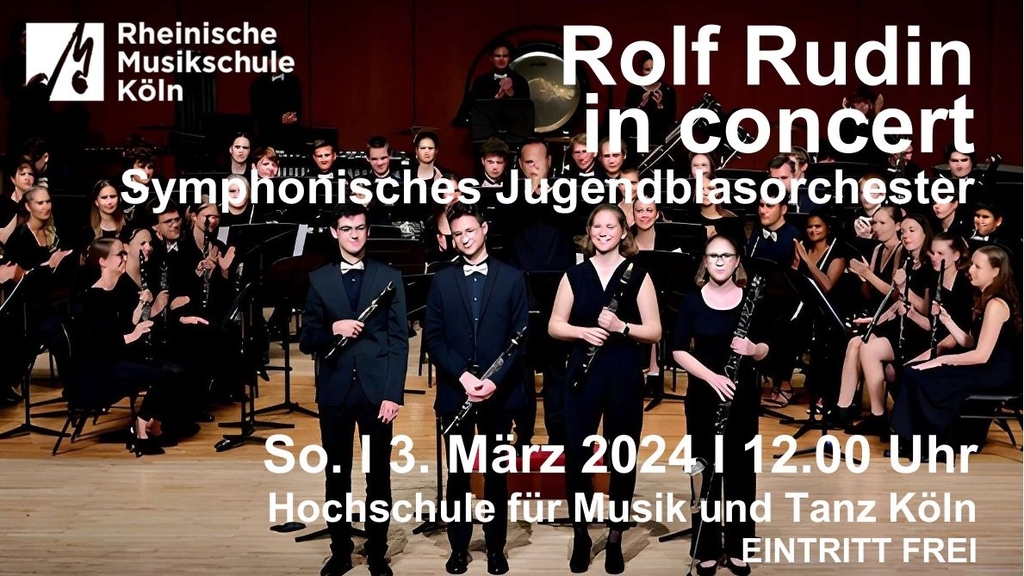 Symphonische Jungblasorchester nimmt den Applaus nach einem Auftritt entgegen