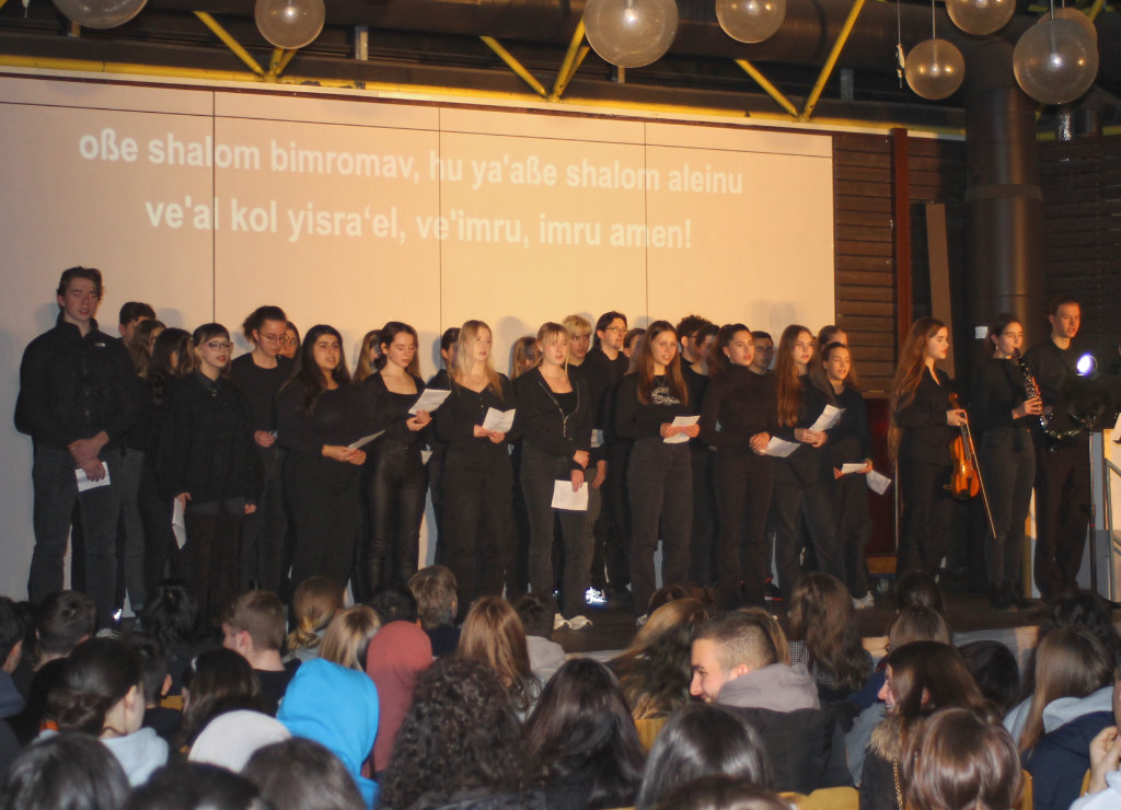 Schüler*innen der Zentralen Kurse Hebräisch aus Bergisch Gladbach