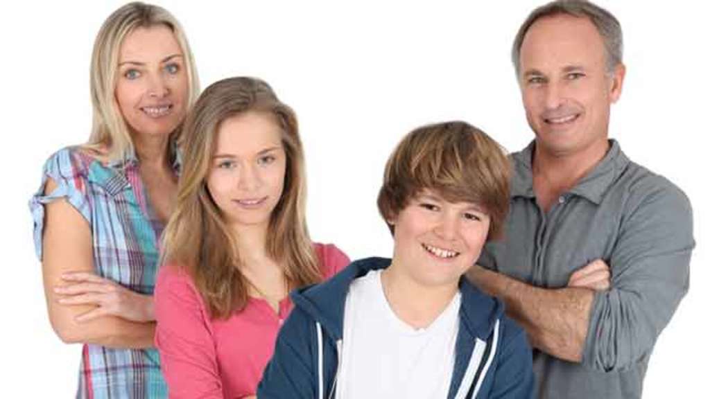 Elternpaar mit Tochter und Sohn