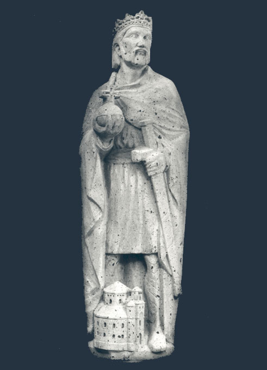 Nummer 8 Kaiser Karl der Große Erdgeschoss