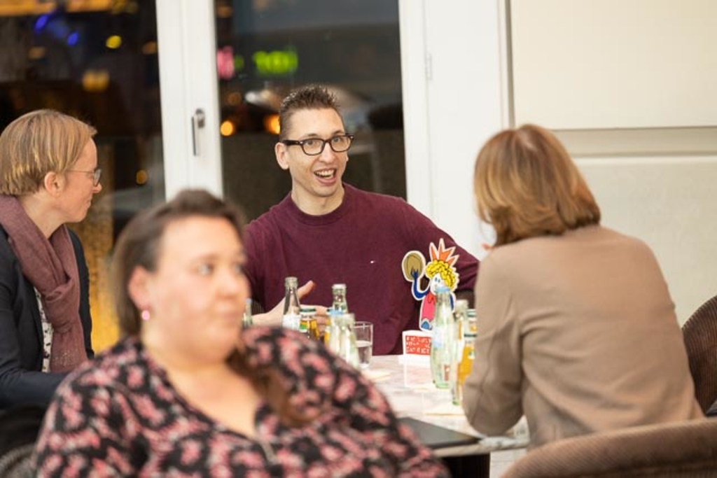 Oberbürgermeisterin Reker im Gespräch mit Dr. Claudia Paul und Florian Lintz