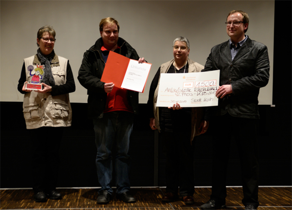 Vertreterinnen und Vertreter der Anlaufstelle Rheinland mit dem 2. Preis