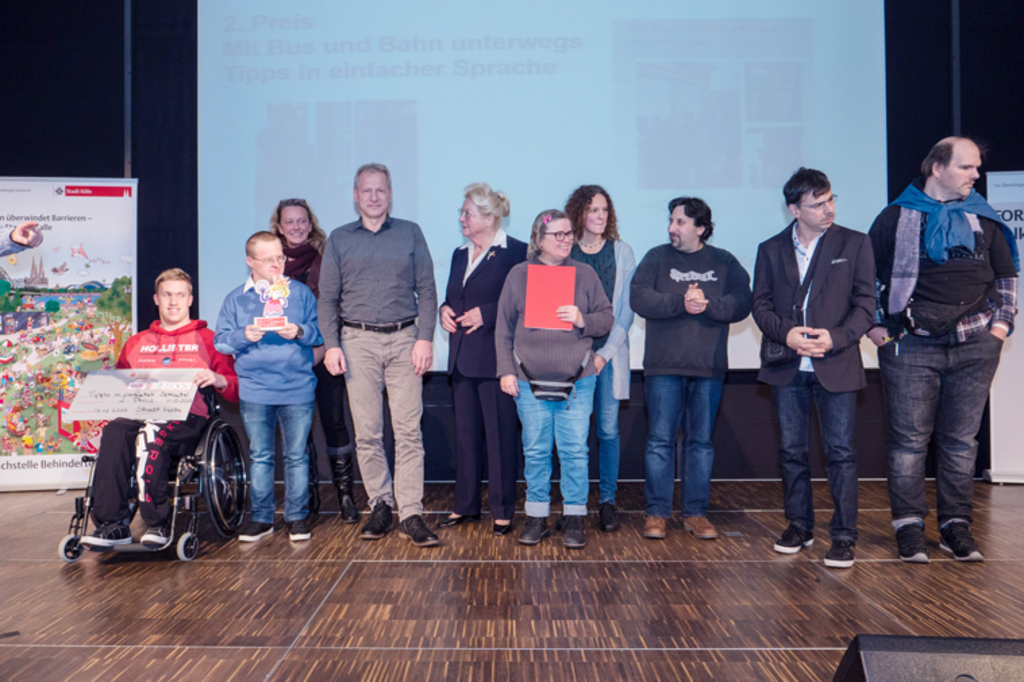 Projekt "Mit Bus und Bahn unterwegs – Tipps in einfacher Sprache"