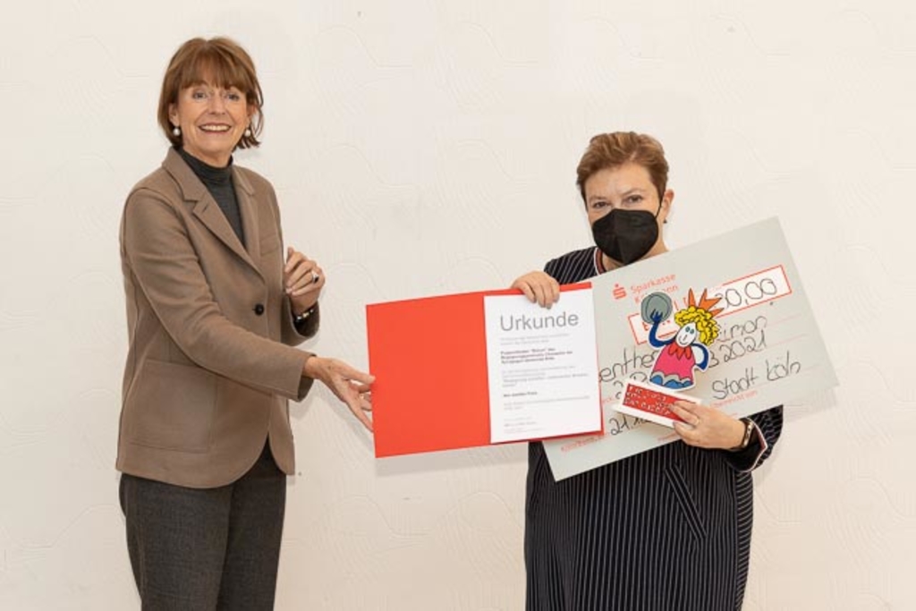 Oberbürgermeisterin Reker mit Natalia Garshina vom Projekt "Begegnung schaffen – miteinander Brücken bauen"