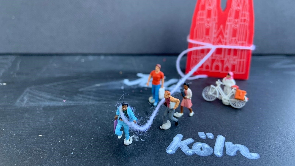 Tiny People Kleine Puppen in Szene gesetzt, Link auf Über den Integrationsrat Köln - Stadt Köln