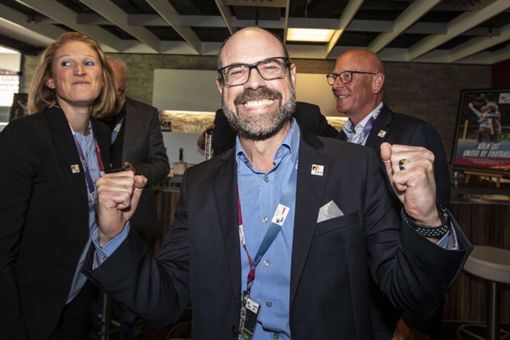 Claudia Reinnarth, Lutz Wingerath und Gerhard Reinke jubeln