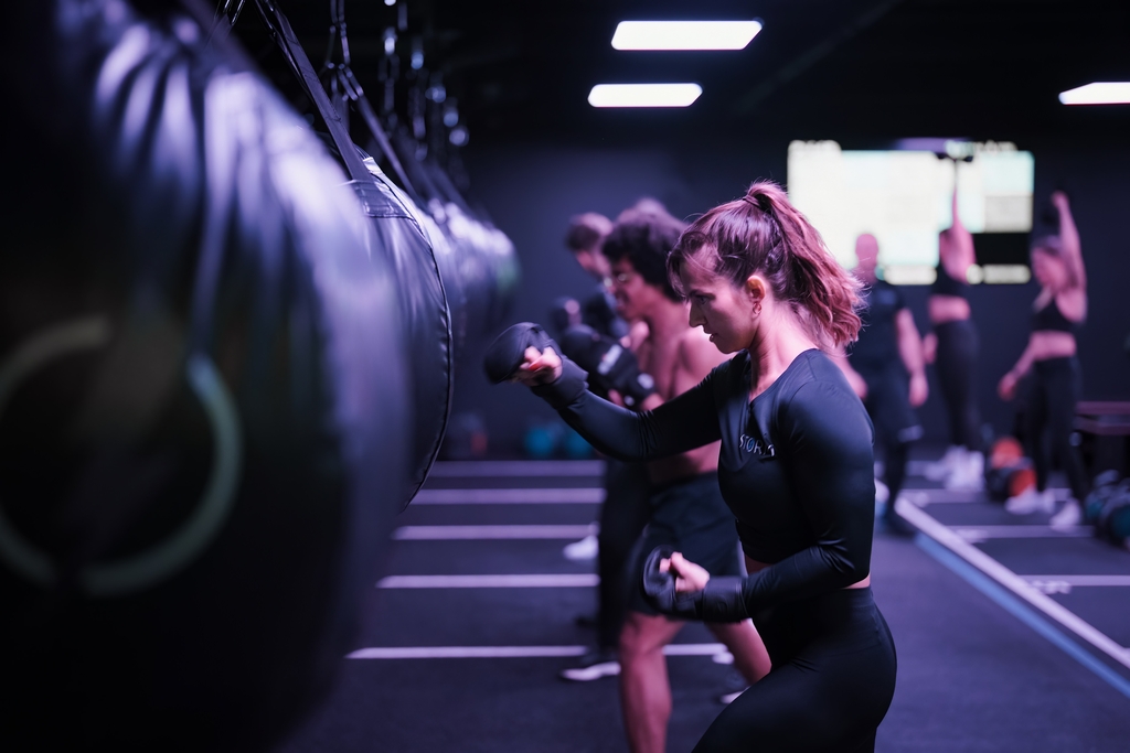 Personen beim Boxtraining