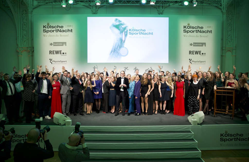 Athletinnen und Athleten nach der Ehrung mit der großen Sportplakette durch Oberbürgermeisterin Henriette Reker