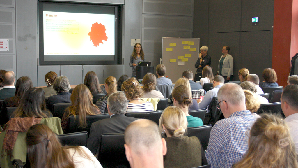 Teilnehmende eines Workshops im Rahmen des Städteaustauschs Soziale Erhaltungssatzung