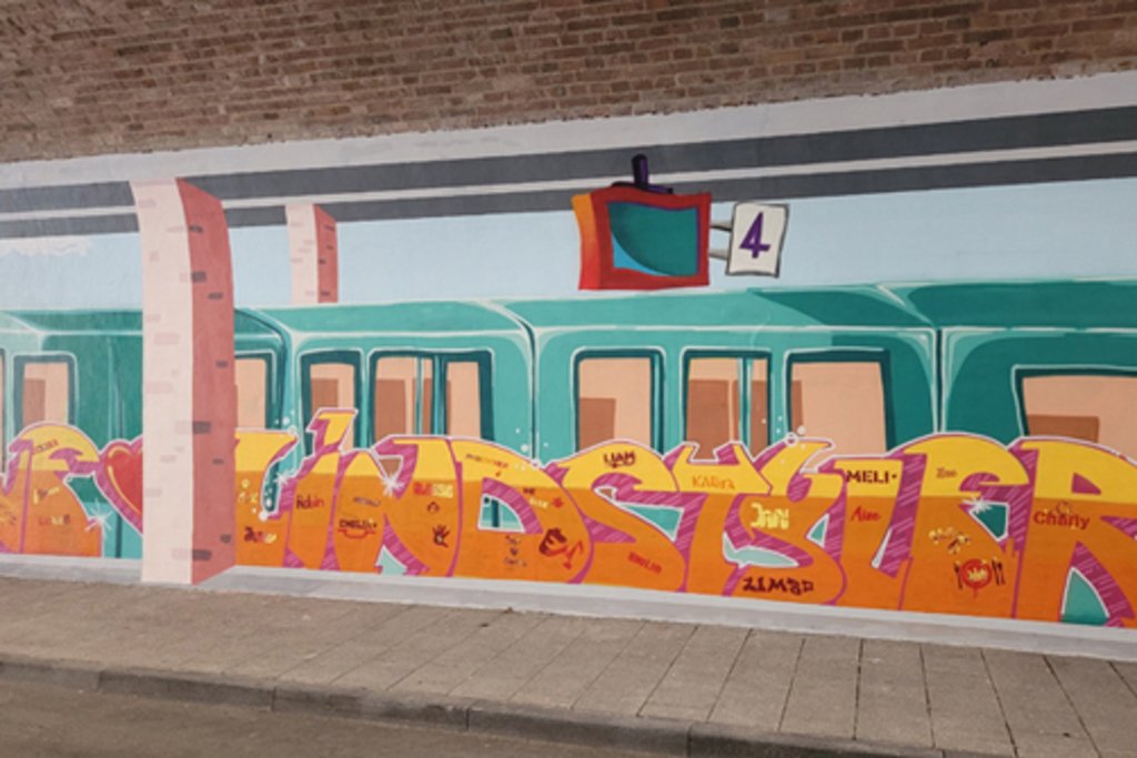 Illusionsmalerei in Unterführung Pingenweg Motiv „Bahnhof Lindweiler“: Bahn mit Graffiti "We love Lindstyler2