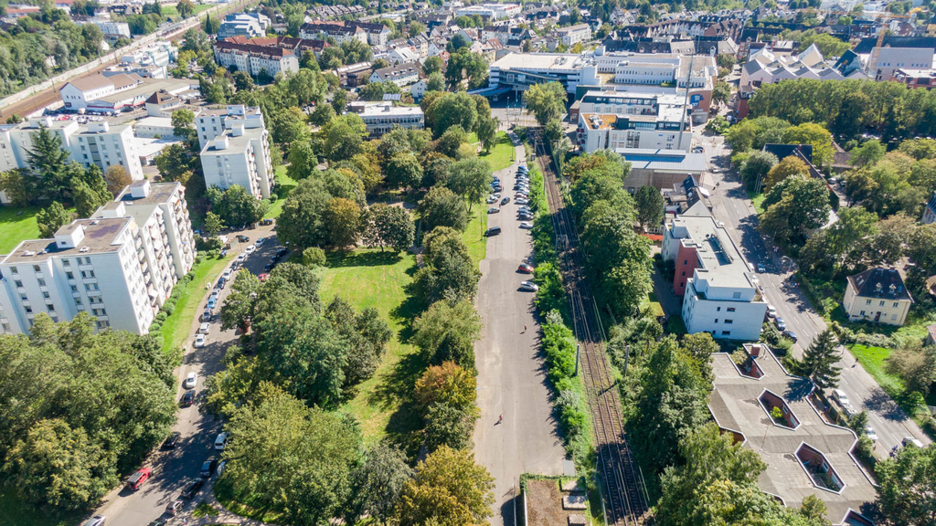 Luftaufnahme der Parkanlage Glashüttenstraße in Porz, Link auf Stadterneuerung - Stadt Köln