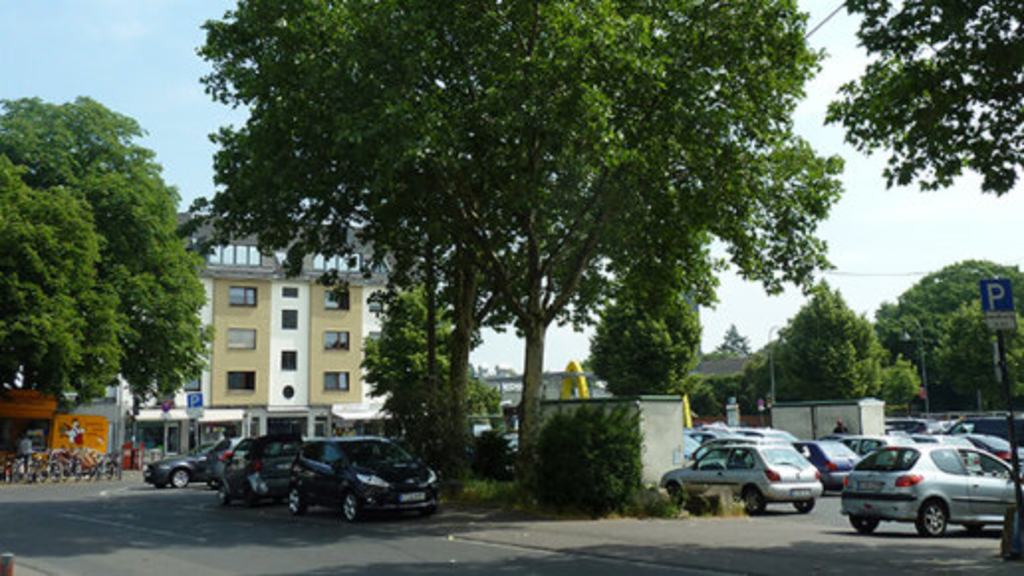 Rochusplatz von Süden, Link auf Umgestaltung des Rochusplatzes