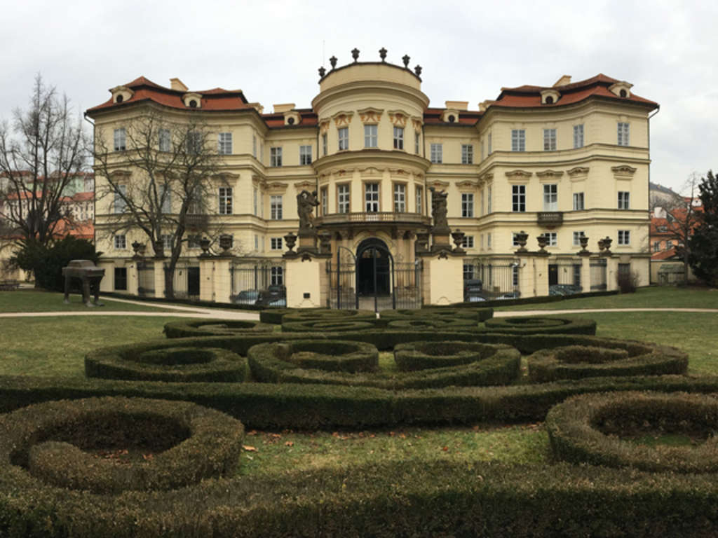 Deutsche Botschaft mit Sitz im Palais Lobkowicz