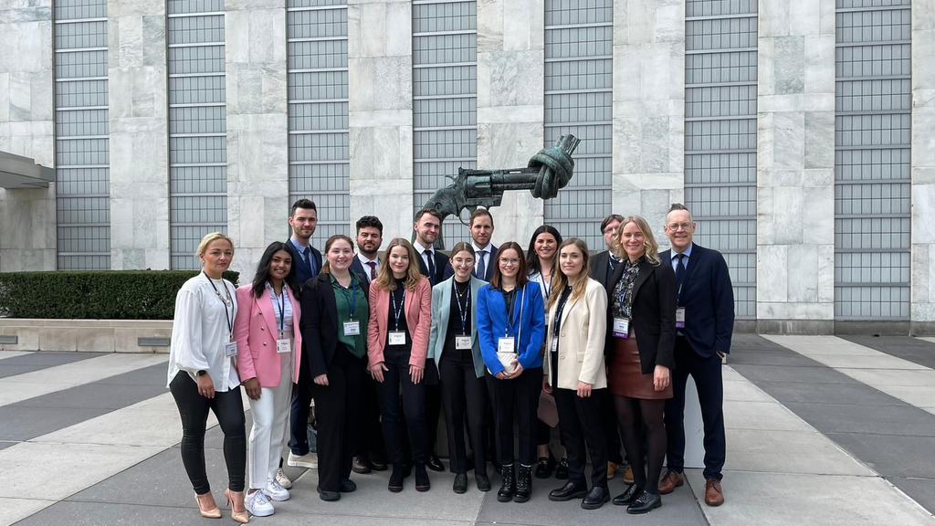Gruppenfoto mit den Teilnehmenden bei der NMUN