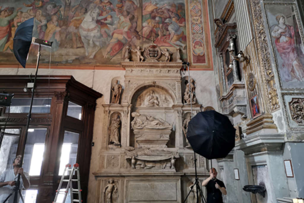 Eindrücke aus der Bibliotheca Hertziana: Foto einer Kirche von innen