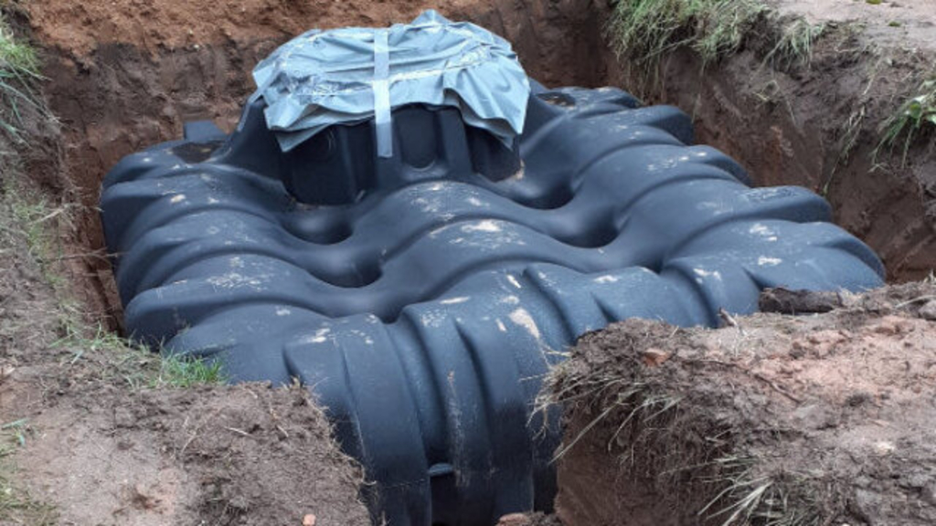 Einbgringung Zisterne, Link auf GRÜN hoch 3 - Regenwasserspeicherung