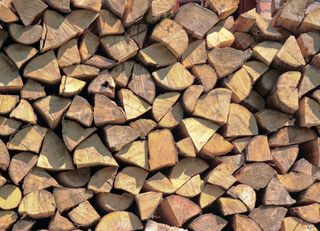 Brennholz, geschichtet, gestapelt