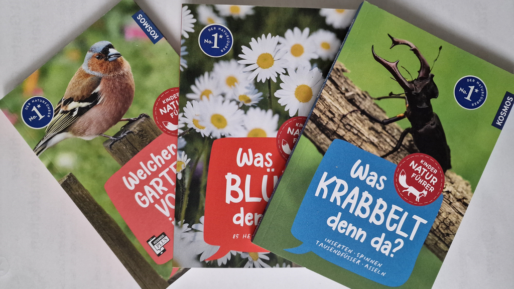 Bücher über Vögel, Blumen und Insekten 