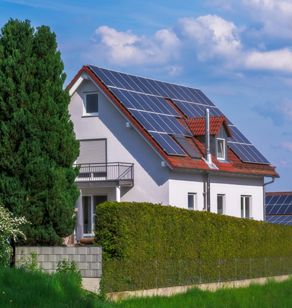 Wohnhaus mit Photovoltaik auf dem Dach