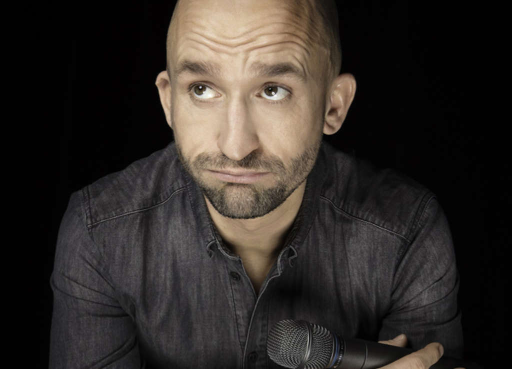 Markus Barth mit Mikro runzelt die Stirn