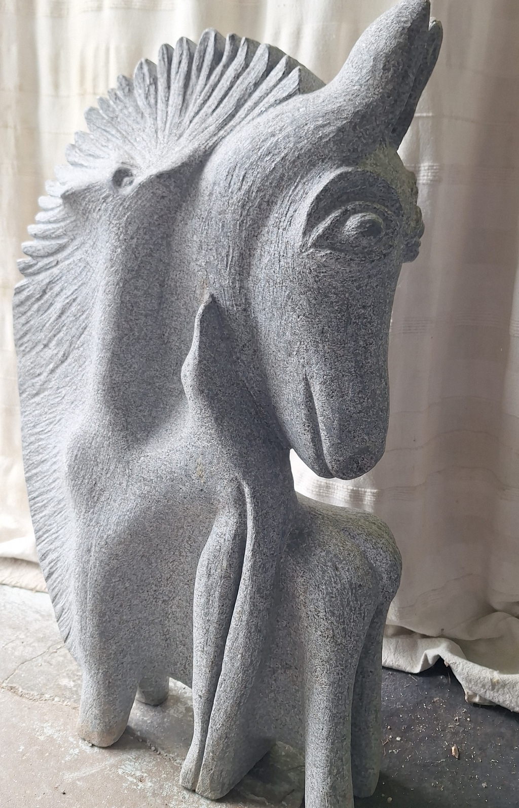 Foto von einer Skulptur aus Naturstein