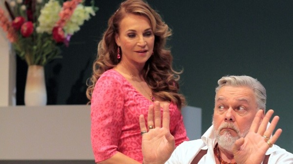 Foto von zwei Schauspieler*innen