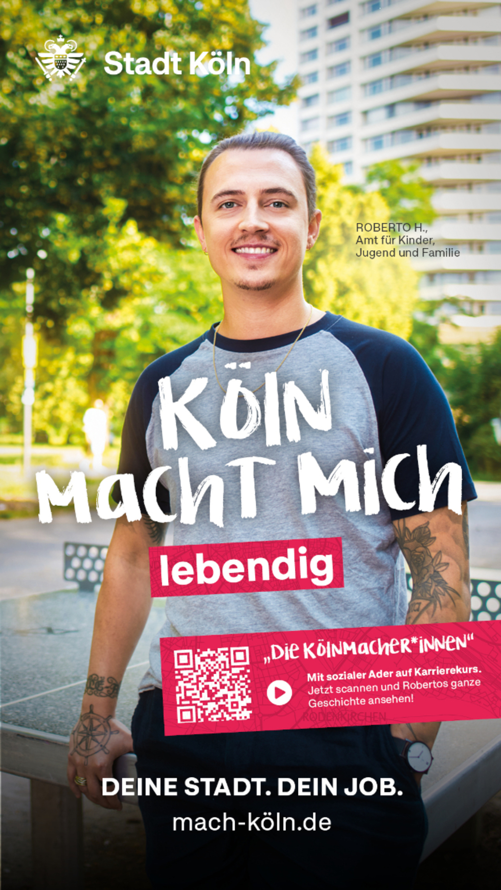 Ein junger Mann lächelt in die Kamera, darüber der Schriftzug in weiß "Köln macht mich lebendig"