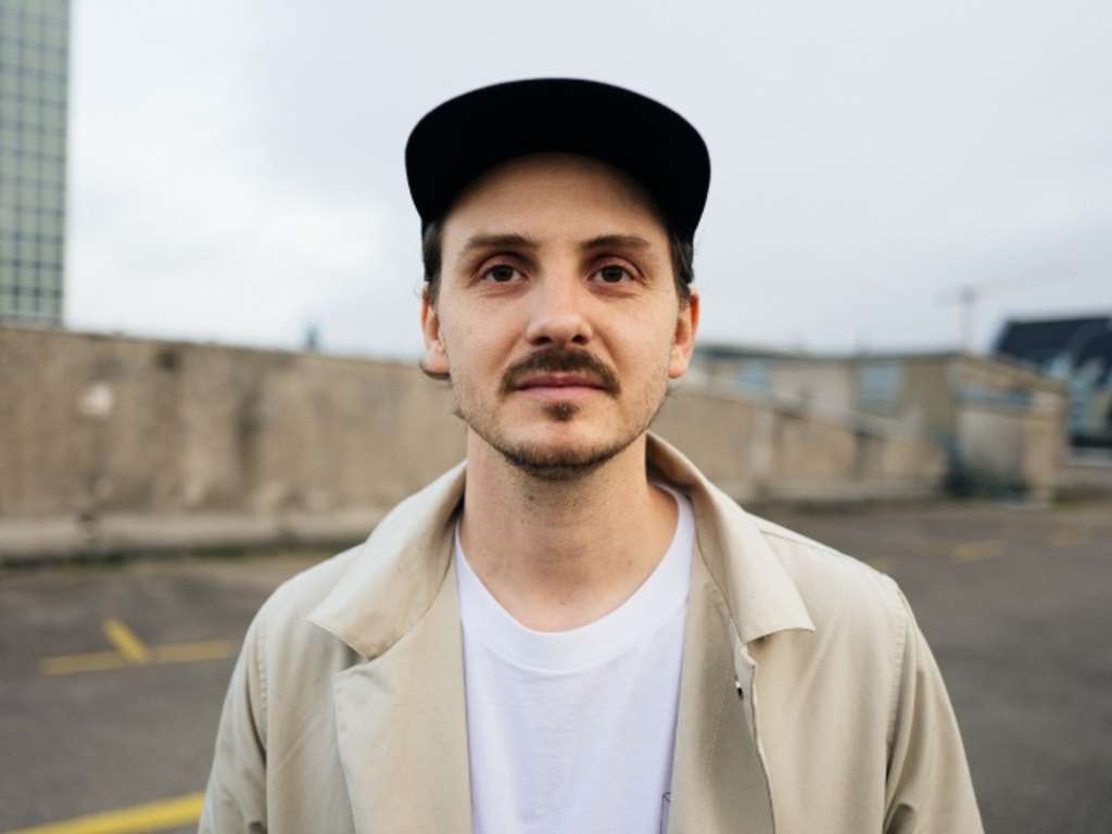 MAXIM draußen auf der Straße