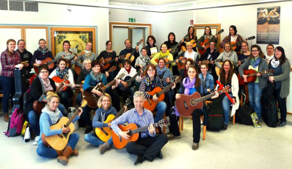 Gruppe Menschen mit Gitarren