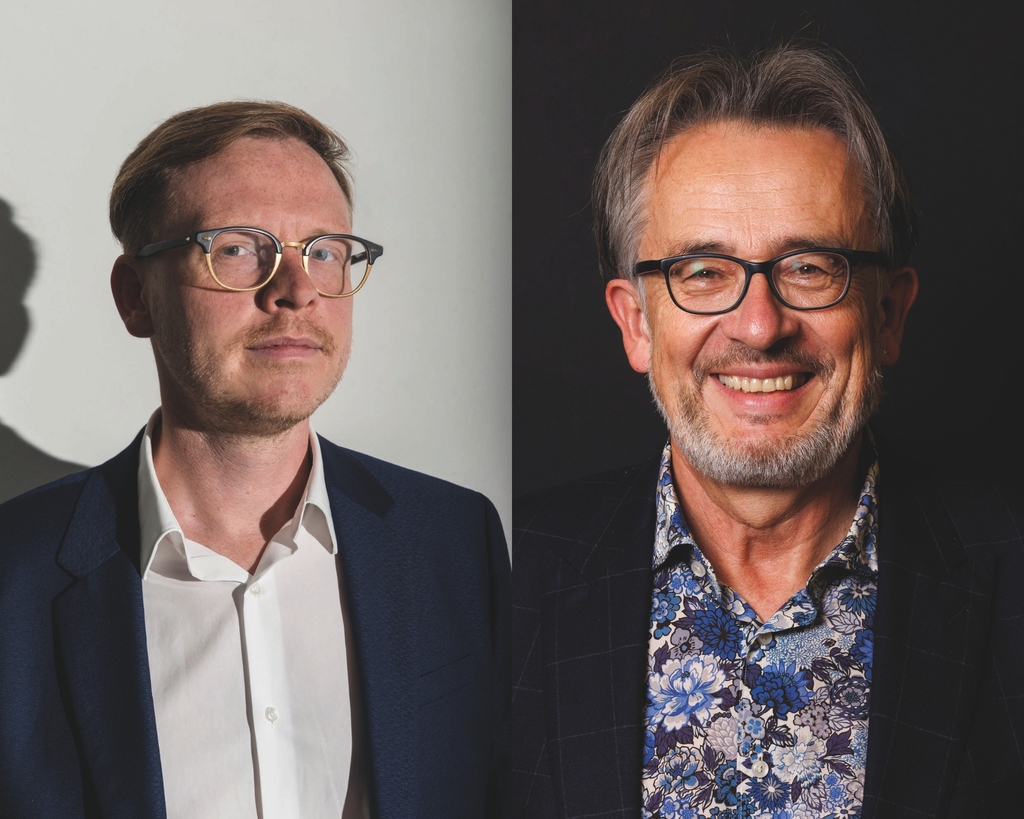 Collage von einem Foto von Gabriel Markus und Bernd Scobel. Linker Mann mit Brille schaut seitlich in Kamera, rechter Mann mit Brille schaut lächelnd 