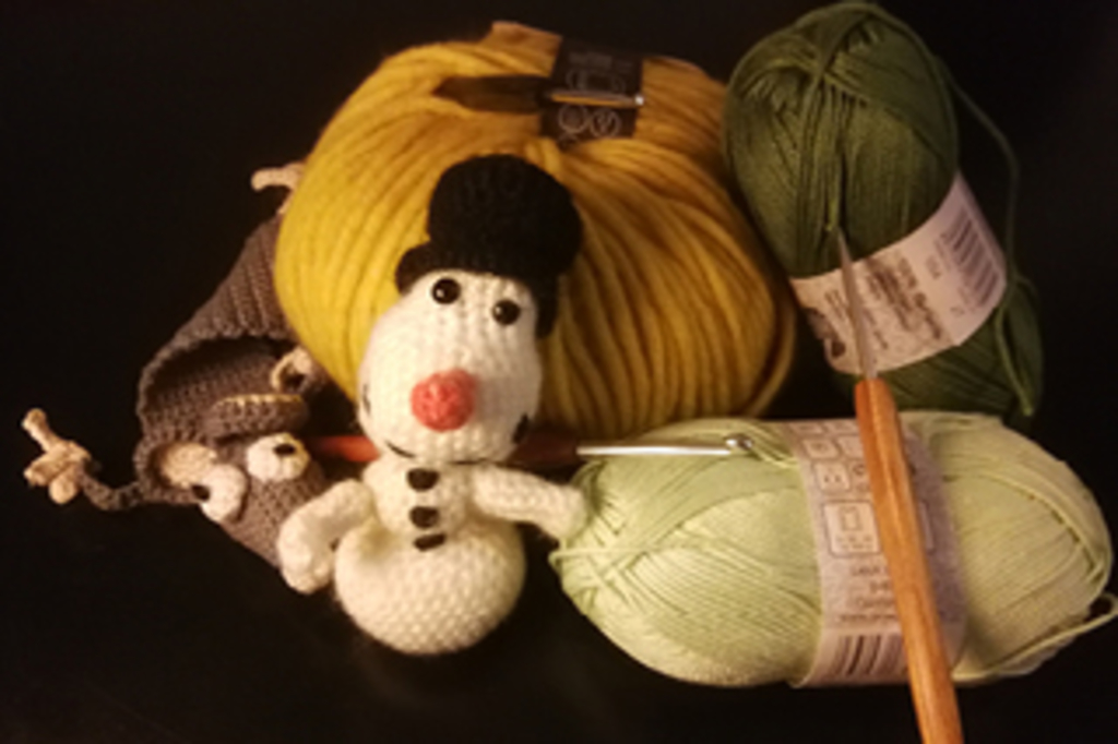 Häkelpuppen und Häkelwolle