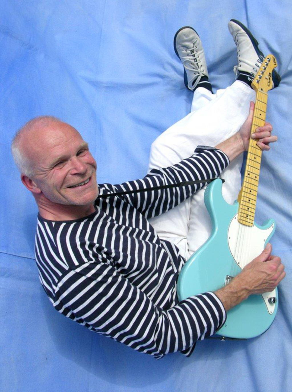 Foto von Markus Rohde mit Gitarre