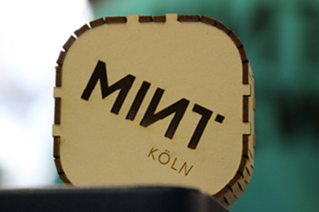 Holzscheibe mit Aufdruck MINT KÖLN