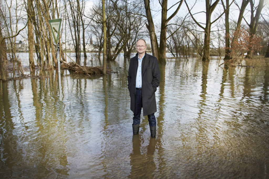 Sven Plöger im Hochwasser